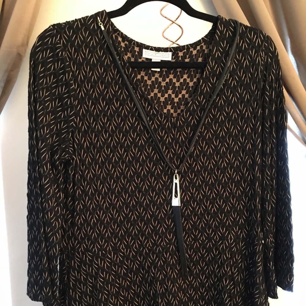Dana Buchman Blouse black and tan, puckered fabric